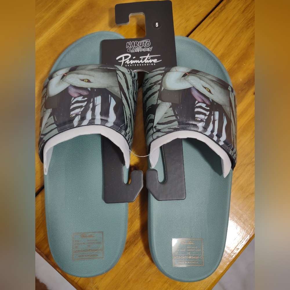PRIMITIVE NWT Skateboarding Naruto Shippuden Anime Snake Graphic Slides Size 5